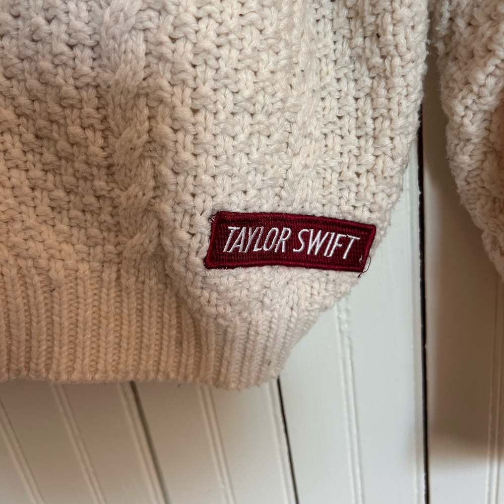Taylor Swift Red Cardigan - Picture 3 of 3